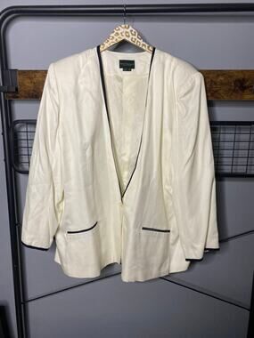 Harve Benard Ivory Women's Plus Blazer | 24W